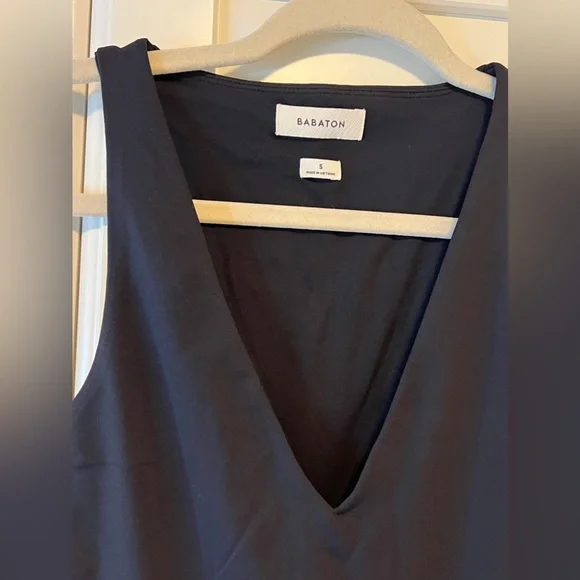 Aritzia babaton contour v neck romper - Picture 4 of 4